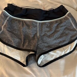 Discontinued Lululemon Speed Up Shorts SZ 4